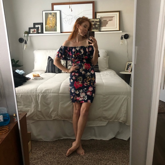 Off the Shoulder Dress - Picture 2 of 4